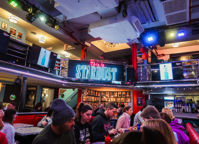 Where's good to eat in New York | Thinks you must do in NYC | Ellen's Stardust Diner on Broadway | Travel Guide | The Social Media Virgin